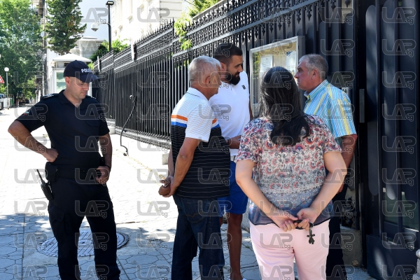 Футбол - Христо Крушарски протестира пред Френското посолство в България - 13.08.2019