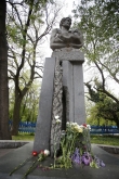 Футбол - Ръководството на ПФК Левски поднесе цветя пред паметника на Гунди -04.05.2020