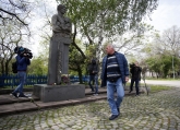 Футбол - Ръководството на ПФК Левски поднесе цветя пред паметника на Гунди -04.05.2020