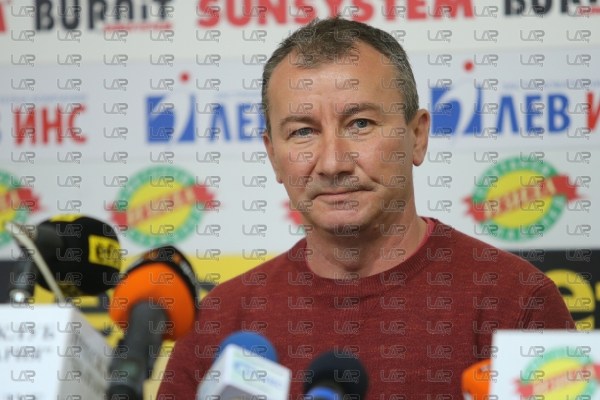 Футбол - Награждаване на Стамен Белчев избран за треньор на месец октомври - 20.11.2020