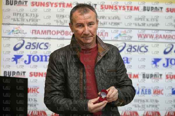 Футбол - Награждаване на Стамен Белчев избран за треньор на месец октомври - 20.11.2020